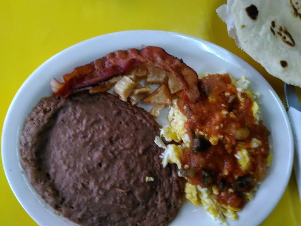 Millys Mexican Restaurant | restaurant | 1836B Spur St, New Braunfels, TX 78130, USA | 2108108978 OR +1 210-810-8978