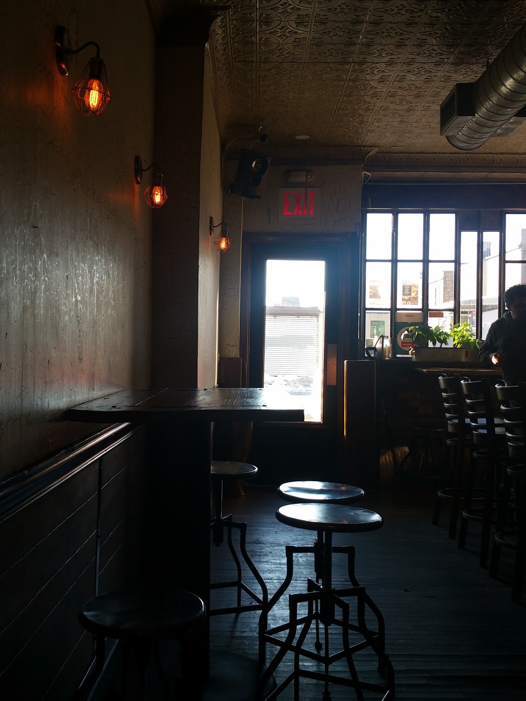 The Barn | restaurant | 30-09 21st St, Queens, NY 11102, USA | 7187280305 OR +1 718-728-0305