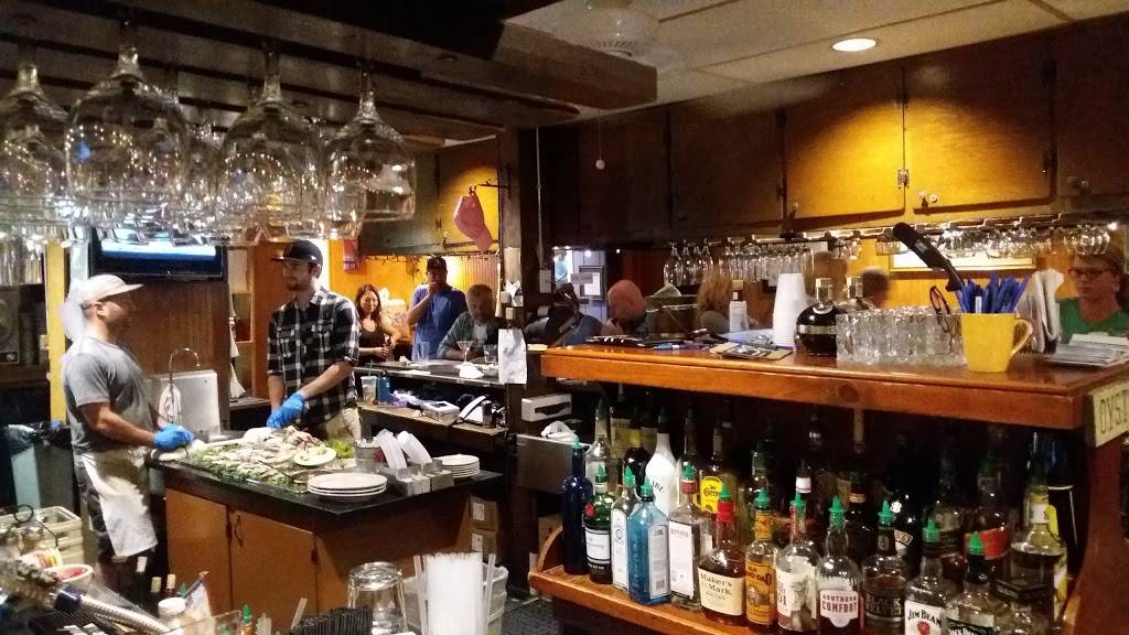 Js Oyster | restaurant | 5 Portland Pier, Portland, ME 04101, USA | 2077724828 OR +1 207-772-4828