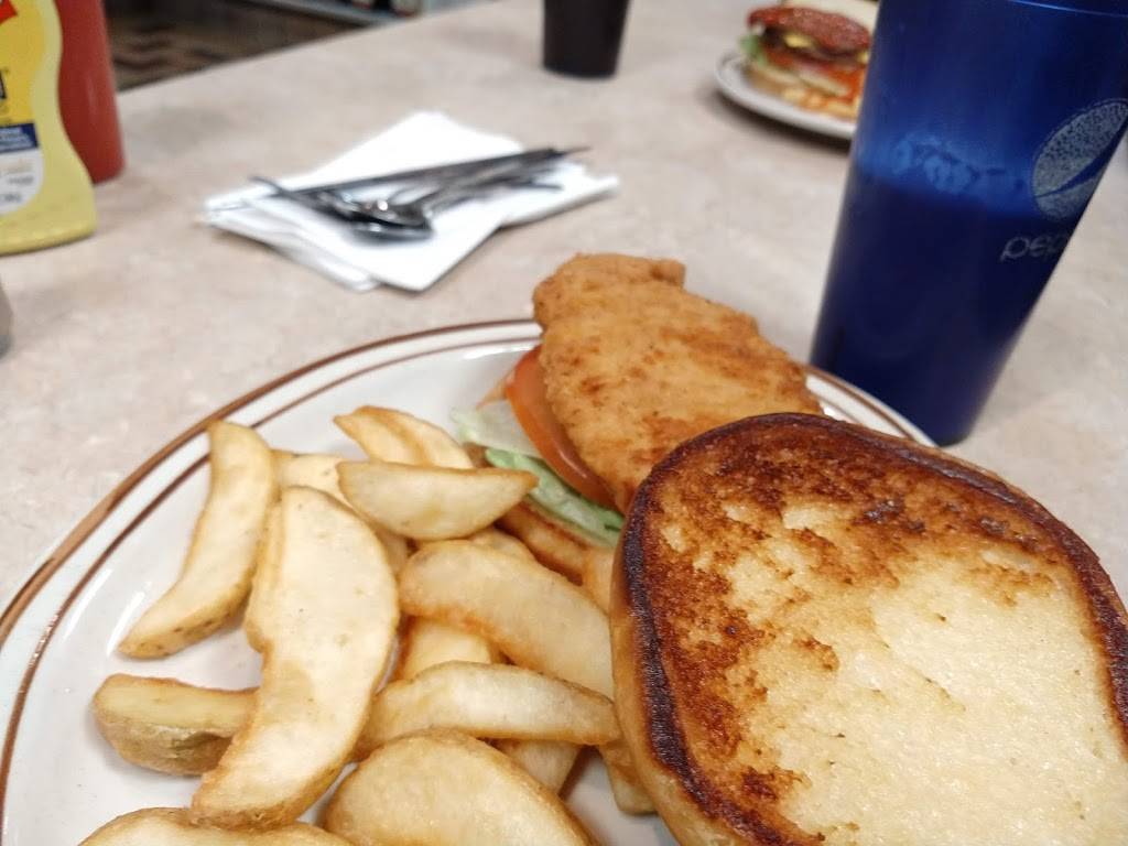 George Webb Restaurant | restaurant | 6231 S 27th St, Greenfield, WI 53221, USA | 4142828301 OR +1 414-282-8301