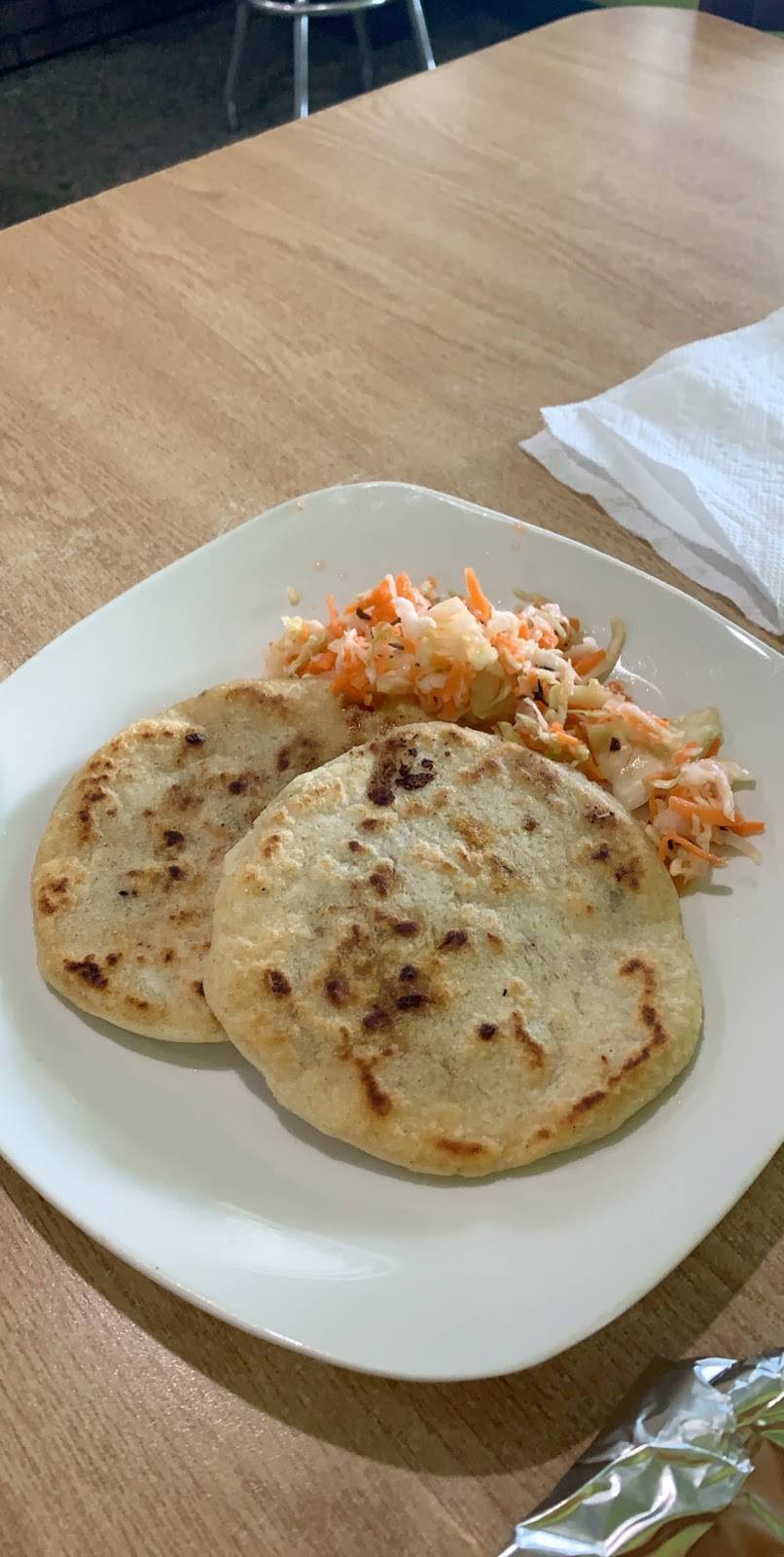 Cafeteria Taqueria Y Desayuños La Jalapeña | restaurant | 900 W Lancaster Rd #4, Orlando, FL 32809, USA | 4073176603 OR +1 407-317-6603