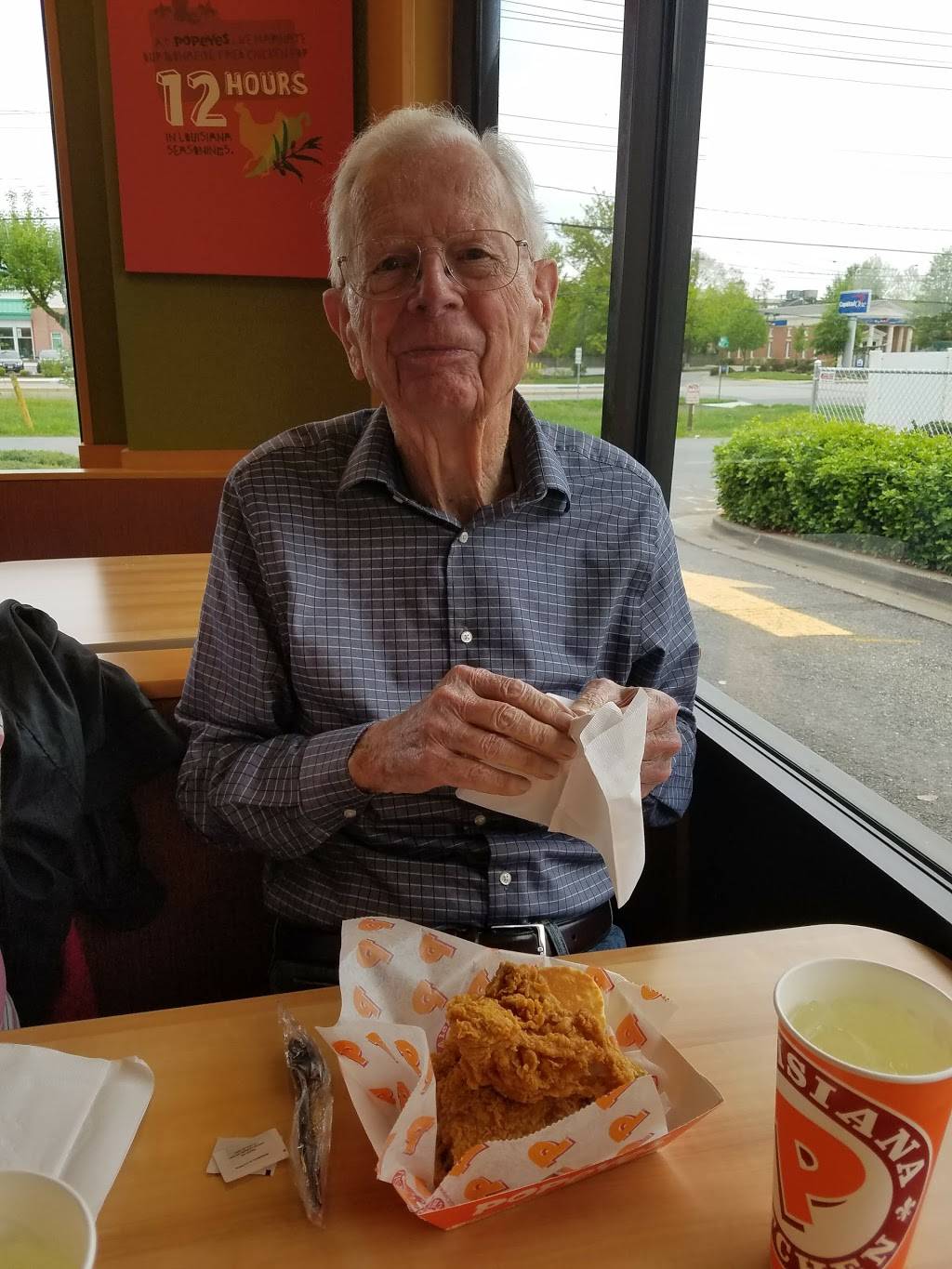 Popeyes Louisiana Kitchen | restaurant | 22 Defense St, Annapolis, MD 21401, USA | 4102242810 OR +1 410-224-2810