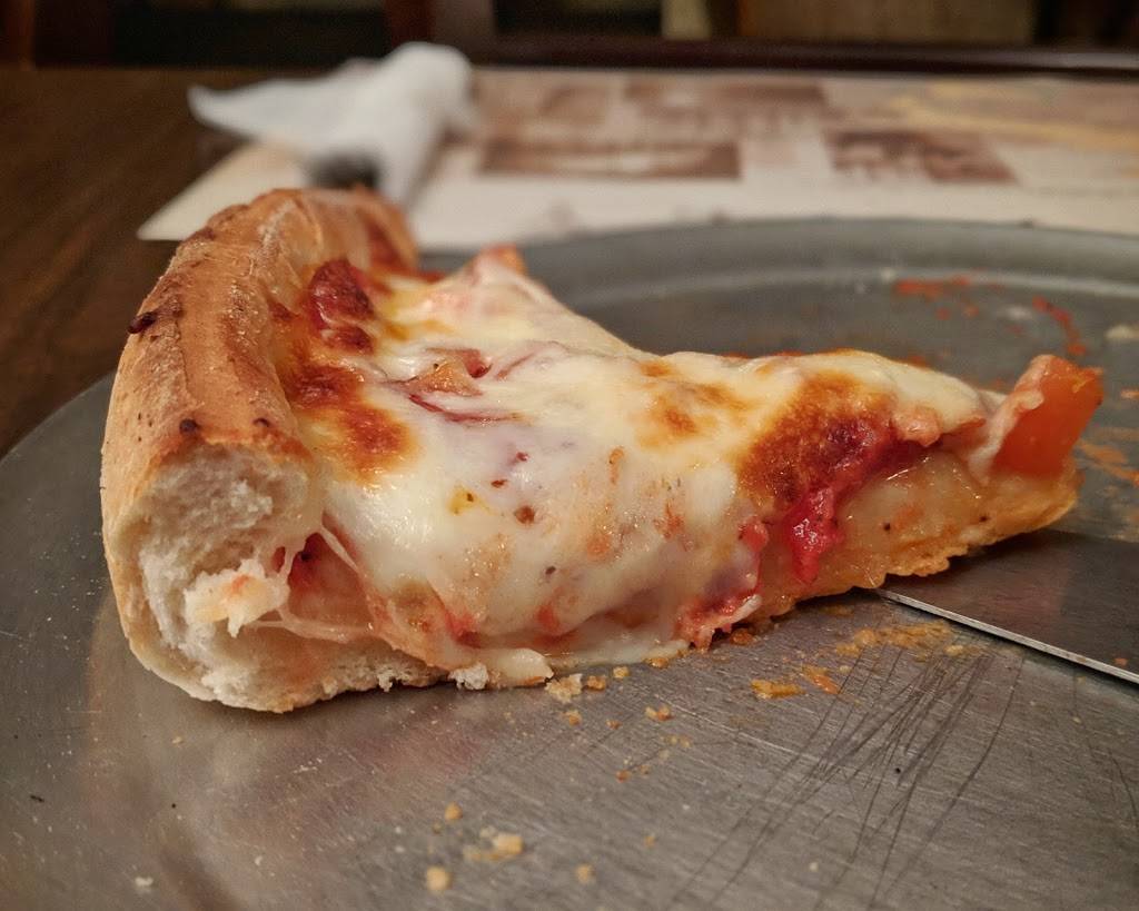 Ciminos Pizza | restaurant | 119 E 4th St, Pecatonica, IL 61063, USA | 8152391629 OR +1 815-239-1629