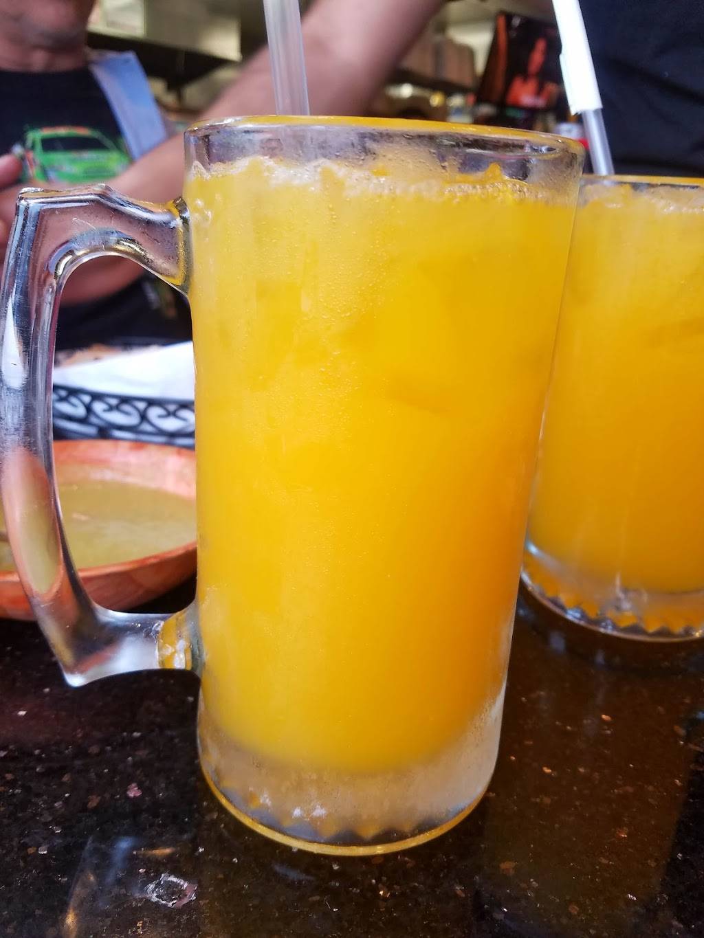 FaxChix Restaurant | restaurant | 868 Horseblock Road, Farmingville, NY 11738, USA | 6317364600 OR +1 631-736-4600