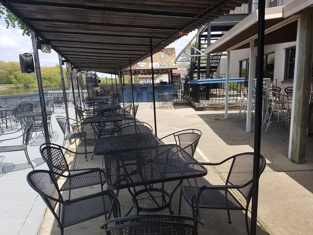 Tads on the Rock | restaurant | 10 E Riverside Blvd, Loves Park, IL 61111, USA | 8156543500 OR +1 815-654-3500