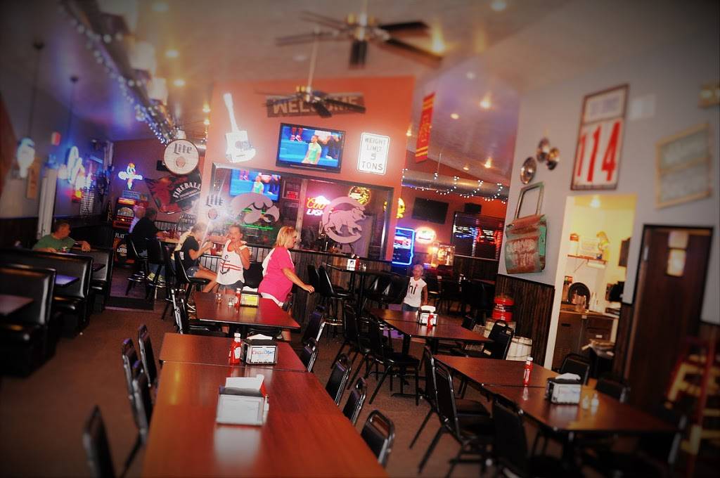 Junkyard Pub N Grub | restaurant | 1116 Starview Dr, Hinton, IA 51024, USA | 7129474580 OR +1 712-947-4580