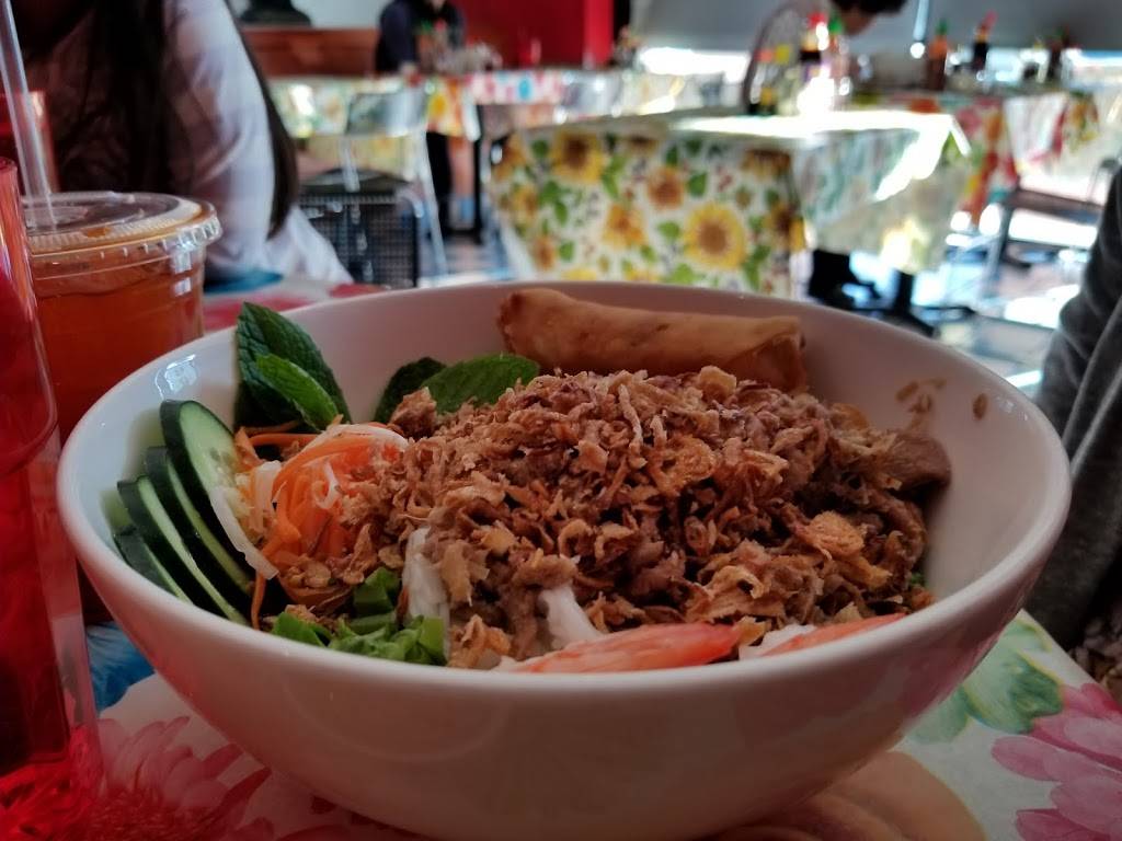 Pho VT | restaurant | 1906 Hillhurst Ave, Los Angeles, CA 90027, USA | 3234867767 OR +1 323-486-7767