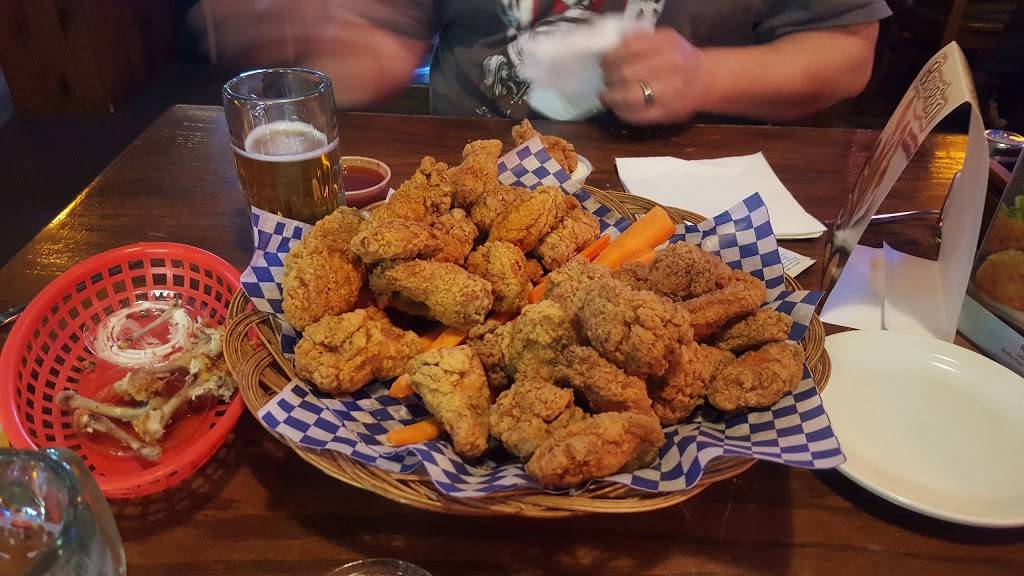 Chuggys | restaurant | 388 Barton St, Stoney Creek, ON L8E 2K9, Canada | 9056625348 OR +1 905-662-5348