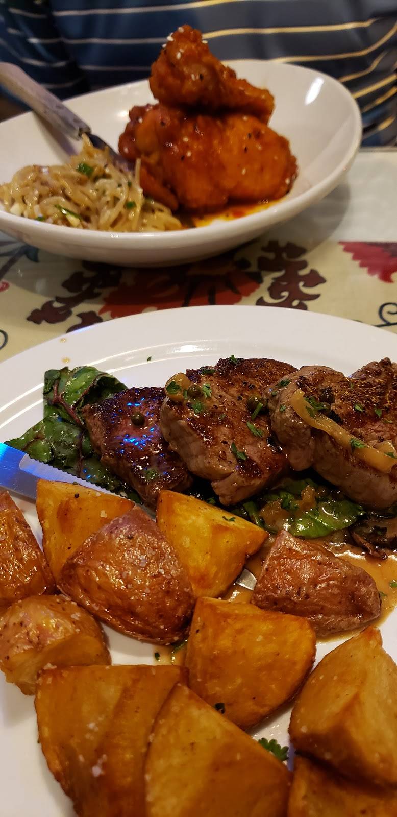 Leverett Lounge | restaurant | 737 N Leverett Ave #1, Fayetteville, AR 72701, USA | 4792496570 OR +1 479-249-6570