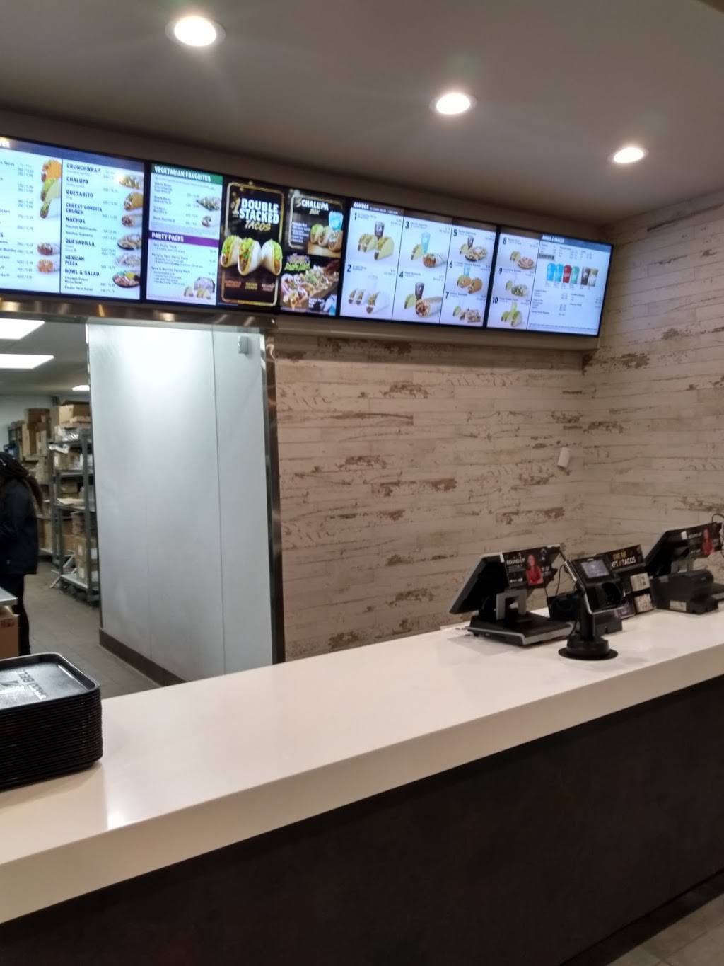 Taco Bell | meal takeaway | 4443 Blue Pkwy Rd, Kansas City, MO 64130, USA | 8166010903 OR +1 816-601-0903