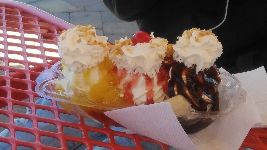 Frisbees | restaurant | US-1, Mims, FL 32754, USA | 3212674410 OR +1 321-267-4410