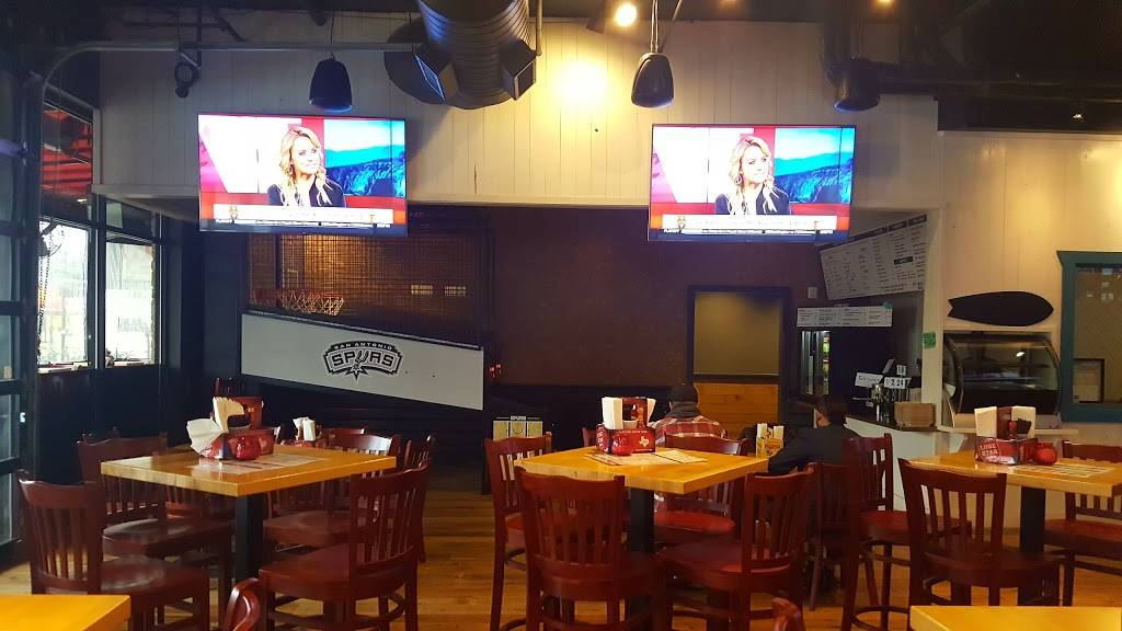 Turf N Surf Po Boy | restaurant | 3121 South Lamar Boulevard Inside, Bar, Lavaca St, Austin, TX 78704, USA | 5122762763 OR +1 512-276-2763