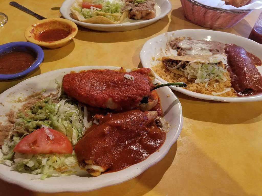 El Maguey | restaurant | 2201 N Belt Hwy, St Joseph, MO 64506, USA | 8162325601 OR +1 816-232-5601