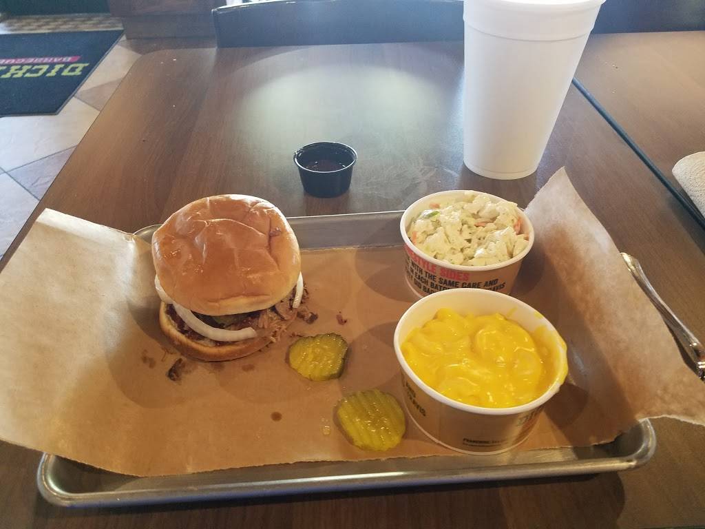 Dickeys Barbecue Pit | restaurant | 227 E Main St, Visalia, CA 93291, USA | 5597321510 OR +1 559-732-1510