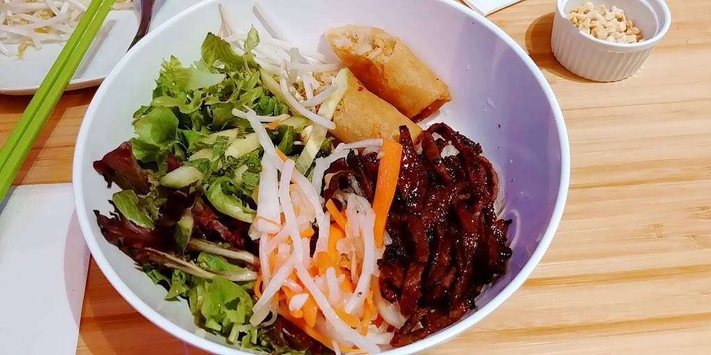 Station Pho | restaurant | 327 Boulevard Saint-Martin O, Laval, QC H7M 1Y7, Canada | 4509010399 OR +1 450-901-0399