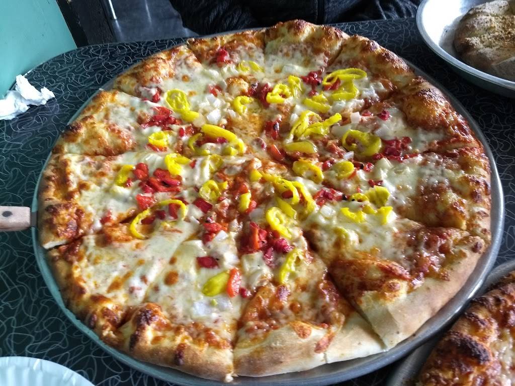 Sgt. Pepperonis Pizzeria & Deli | restaurant | 4120 Woodward Ave, Detroit, MI 48201, USA | 3138337272 OR +1 313-833-7272