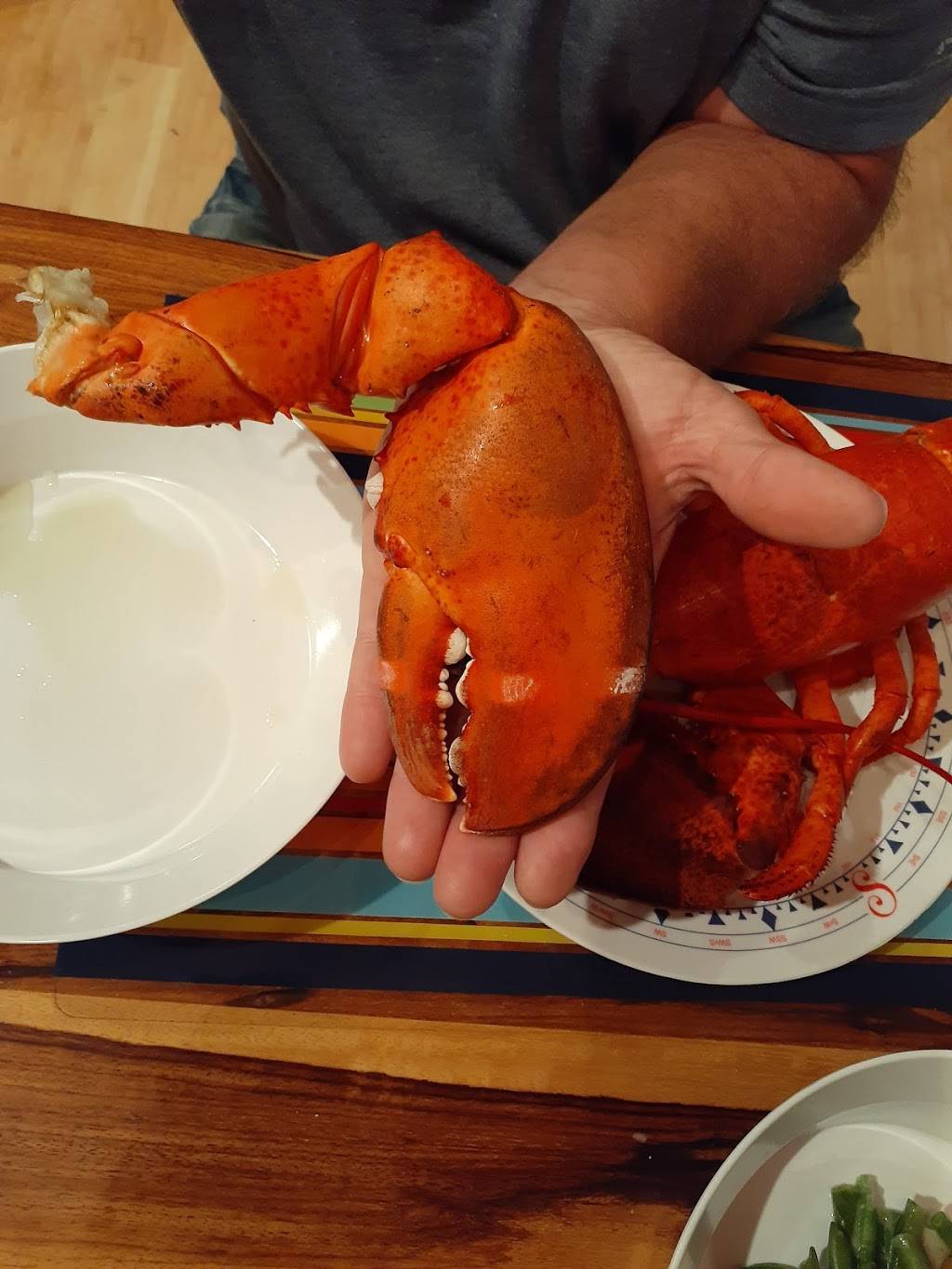 Hodgdons Seafood | restaurant | 1065 Tremont Rd, Seal Cove, ME 04674, USA | 2076692343 OR +1 207-669-2343