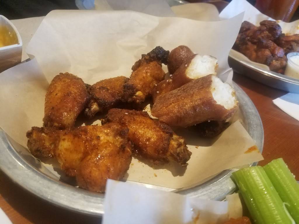 Hooters | restaurant | 771 E 81st Pl, Merrillville, IN 46410, USA | 2197949464 OR +1 219-794-9464