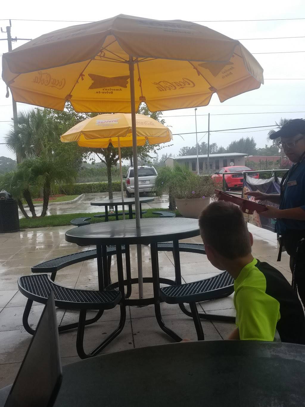 Sonic Drive-In | restaurant | 8610 Gladiolus Dr, Fort Myers, FL 33908, USA | 2392675521 OR +1 239-267-5521