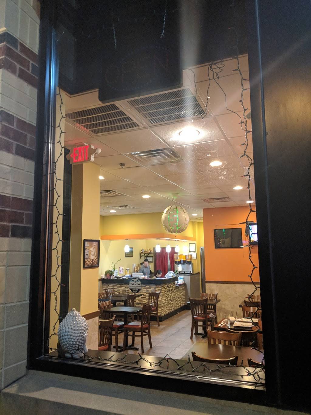 Buuz Thai Eatery | restaurant | 1926 Wilson Blvd, Arlington, VA 22201, USA | 7038753998 OR +1 703-875-3998