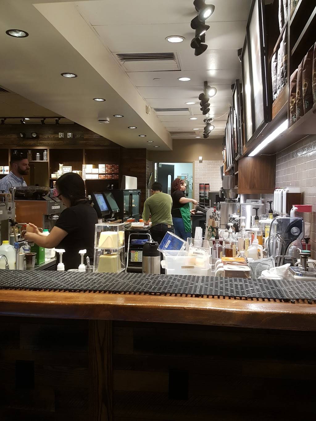 Starbucks | cafe | 1449B New Britain Ave, West Hartford, CT 06110, USA | 8605612558 OR +1 860-561-2558