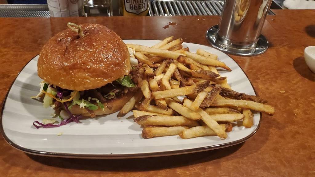 Iron Duck Restaurant | restaurant | 2525 Velp Ave, Green Bay, WI 54303, USA | 9204349511 OR +1 920-434-9511