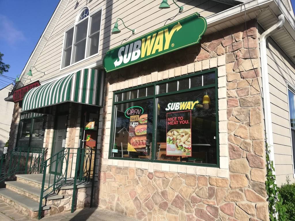 Subway Restaurants | restaurant | 186 Main St #2, Sayville, NY 11782, USA | 6315891916 OR +1 631-589-1916