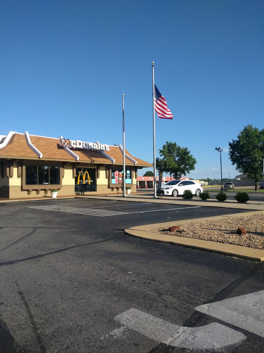 McDonalds | cafe | 506 N Tyler Rd, Wichita, KS 67212, USA | 3167225371 OR +1 316-722-5371
