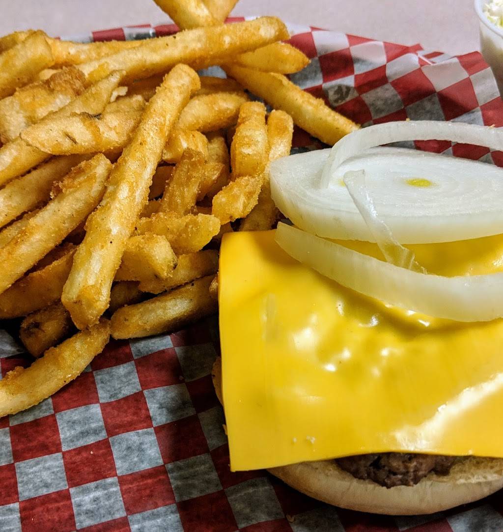 Triple E BBQ North 37 | restaurant | 706 Robinson Dr, Marion, IL 62959, USA | 6189975559 OR +1 618-997-5559