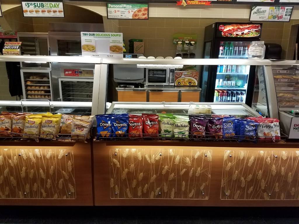 Subway | restaurant | 12381 Pembroke Rd, Pembroke Pines, FL 33025, USA | 9543673916 OR +1 954-367-3916