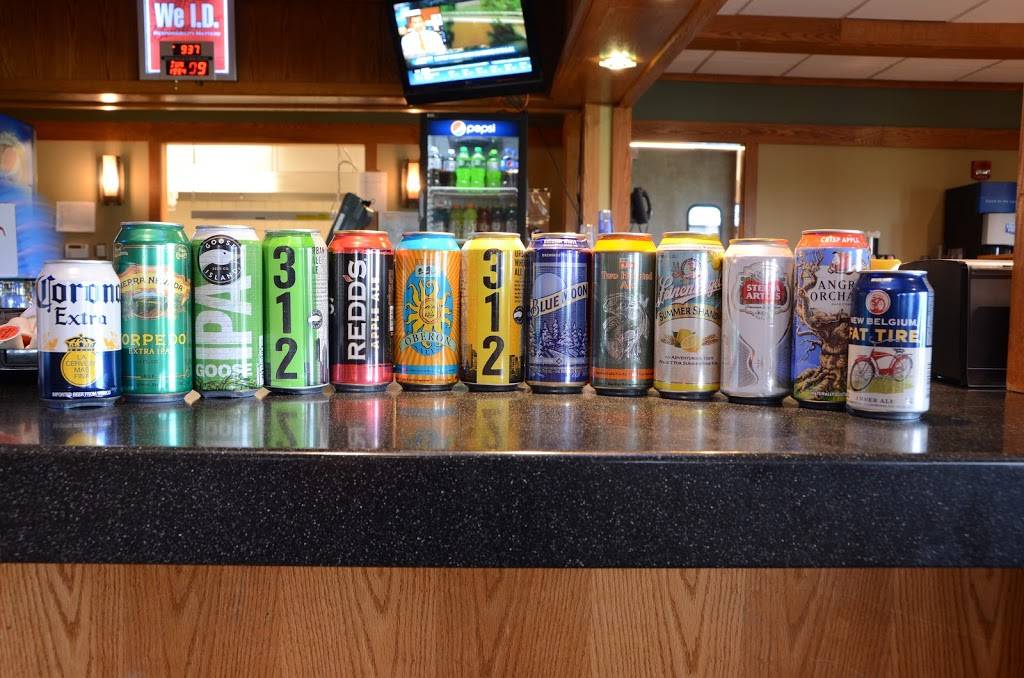 Divots! Bar & Grill | restaurant | 1900 Country Club Dr, Coralville, IA 52241, USA | 3192489300 OR +1 319-248-9300