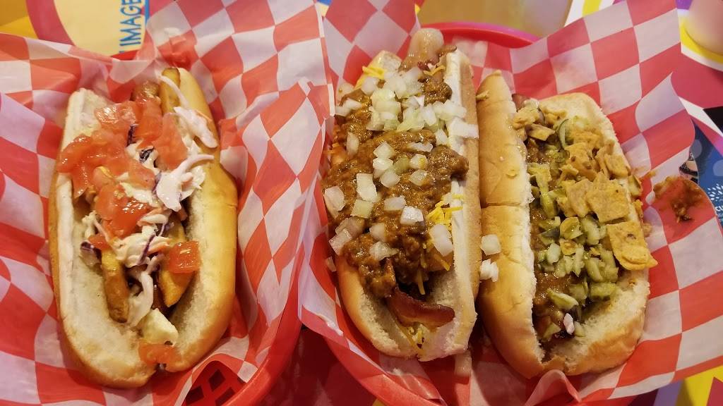 Dog Central | restaurant | 111 E Michigan St, Mt Pleasant, MI 48858, USA | 9893173076 OR +1 989-317-3076