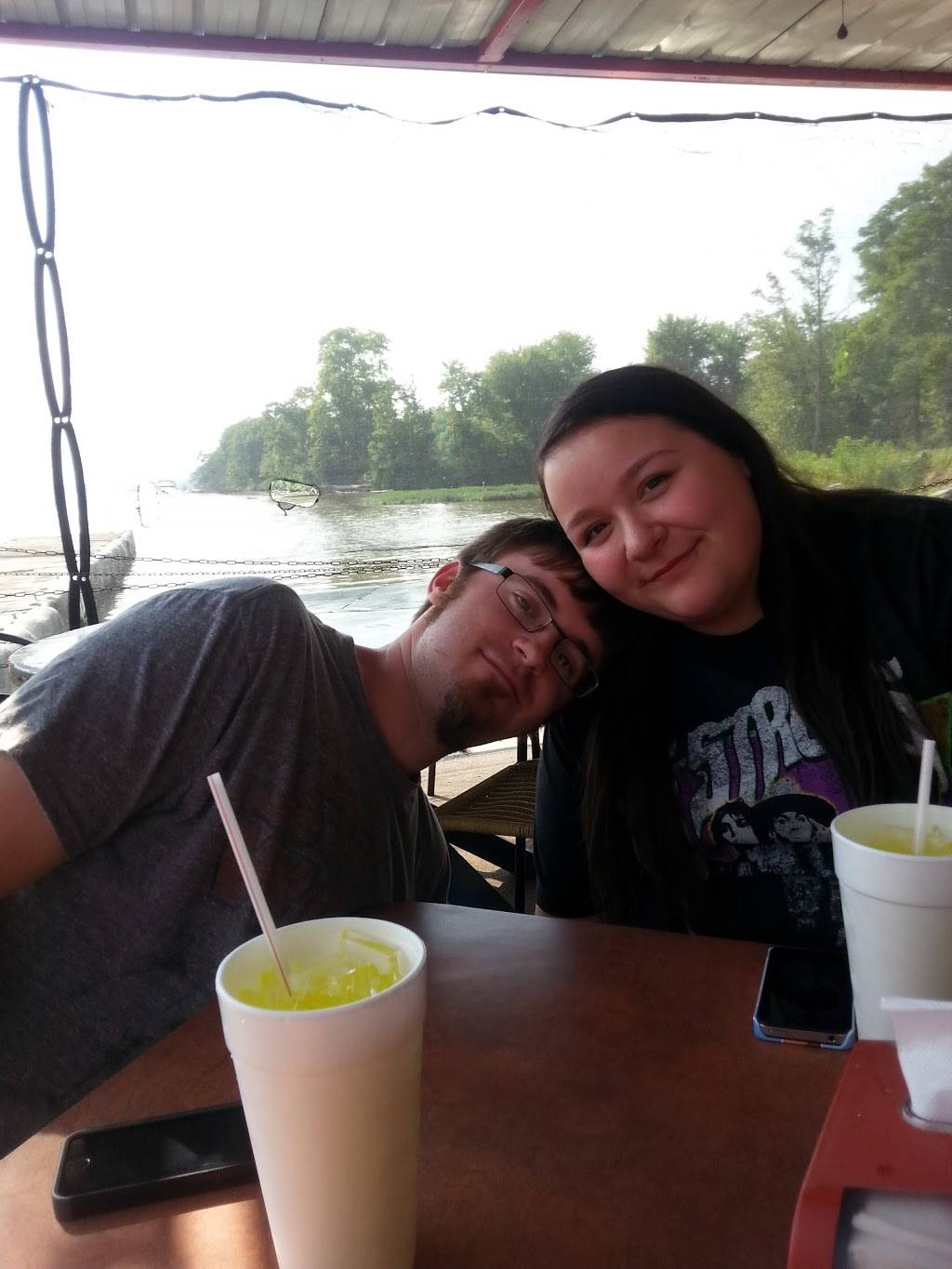 Fatboys Dream Floating Restaurant | restaurant | 3202 state route us 52, Felicity, OH 45120, USA | 5138763703 OR +1 513-876-3703