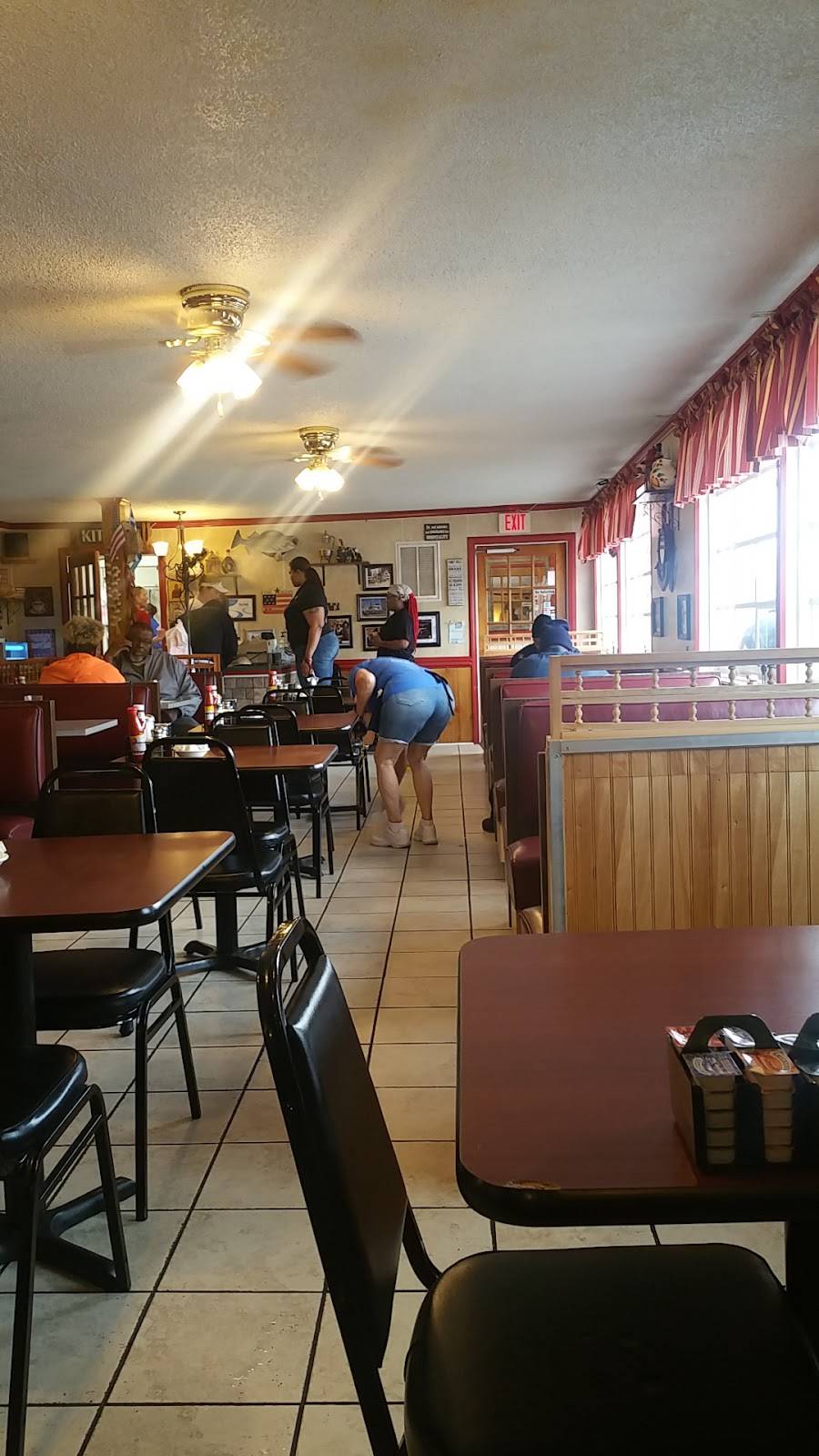 Sunflower Family Restaurant | restaurant | 5400 Statesville Rd, Charlotte, NC 28269, USA | 7044943533 OR +1 704-494-3533