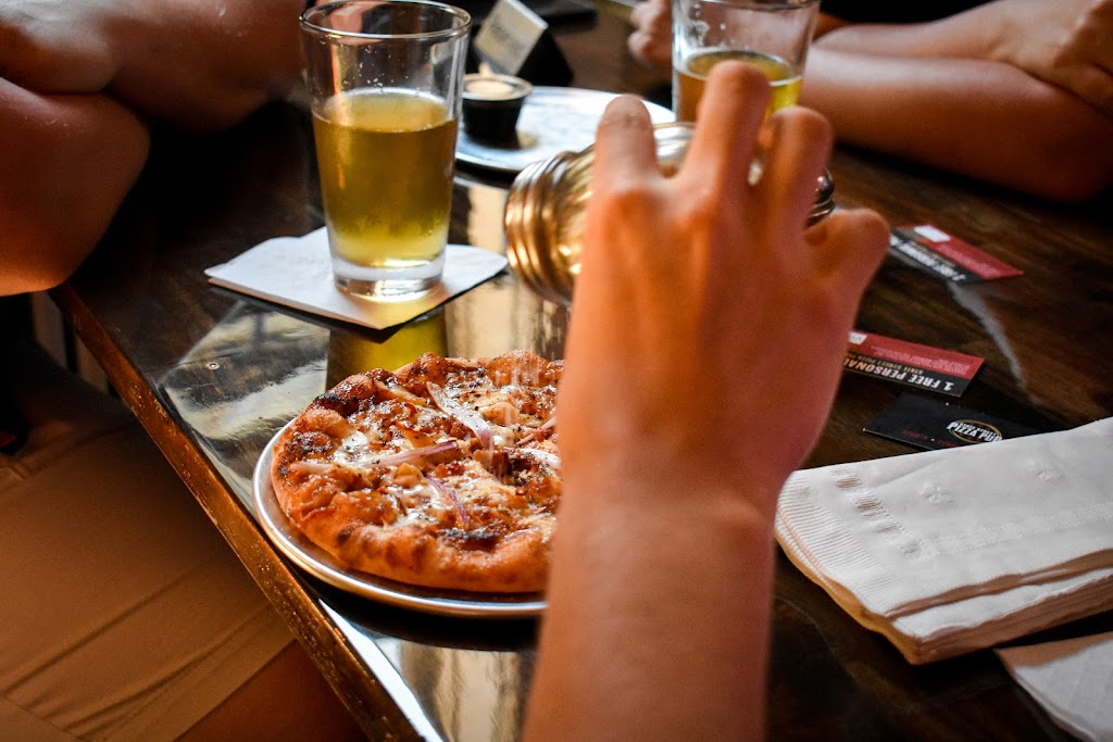 State Street Pizza Pub | restaurant | 322 W State St, Milwaukee, WI 53203, USA | 4142495386 OR +1 414-249-5386