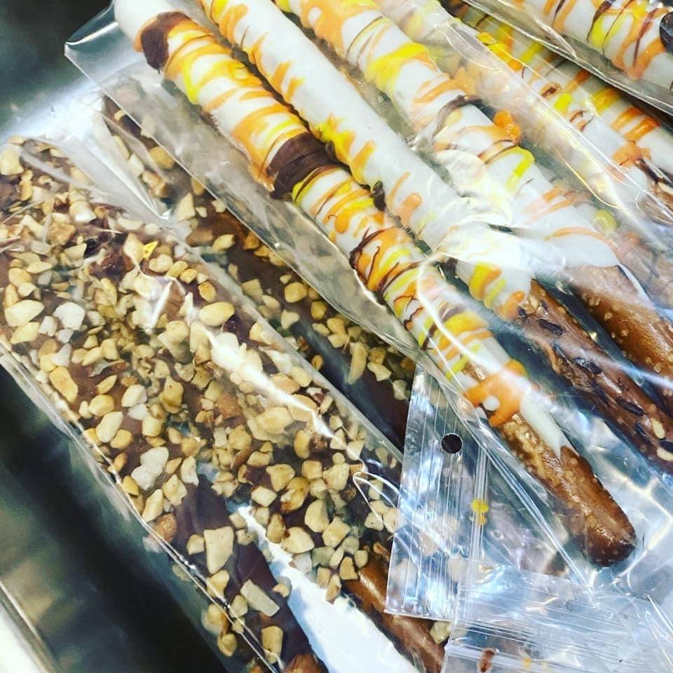 River Dog Cafe & Diner | restaurant | 426 Highland Ave, Williamstown, WV 26187, USA | 7403362661 OR +1 740-336-2661