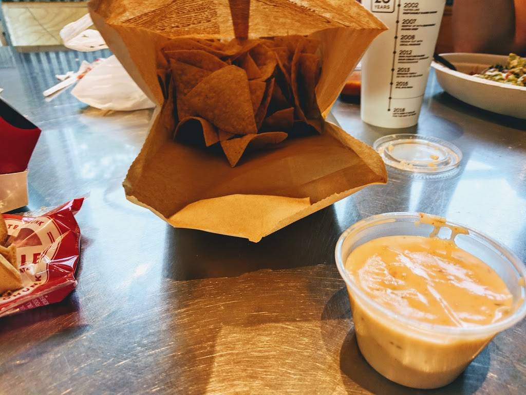 Chipotle Mexican Grill | restaurant | 6924 S Park Centre Dr, Cottonwood Heights, UT 84121, USA | 8019433525 OR +1 801-943-3525