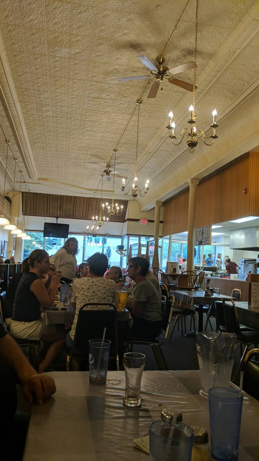 Georges Pizza | meal delivery | 209 Main St S, Austin, MN 55912, USA | 5074376677 OR +1 507-437-6677