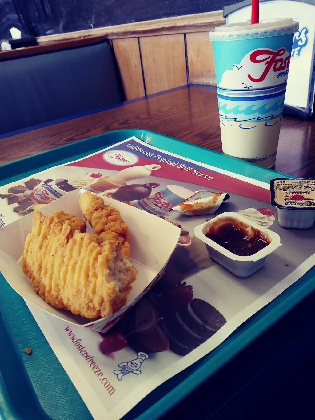 Fosters Freeze | restaurant | 907 E Harvard Drive, Santa Paula, CA 93060, USA | 8055259129 OR +1 805-525-9129
