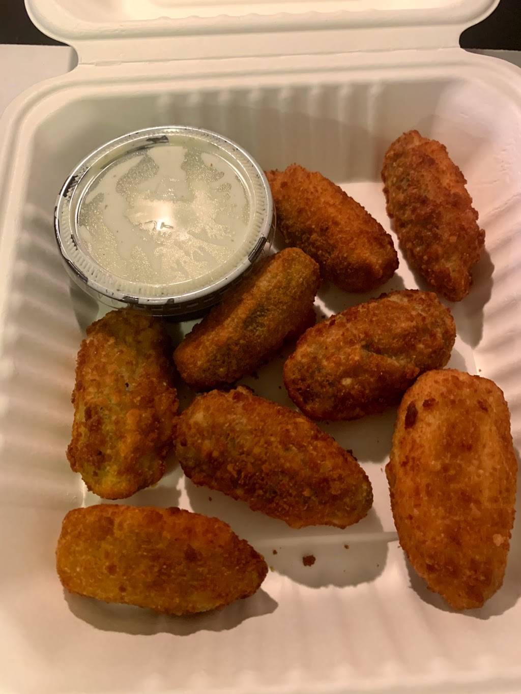 Wig & Pen East | restaurant | 363 N 1st Ave, Iowa City, IA 52245, USA | 3193512327 OR +1 319-351-2327