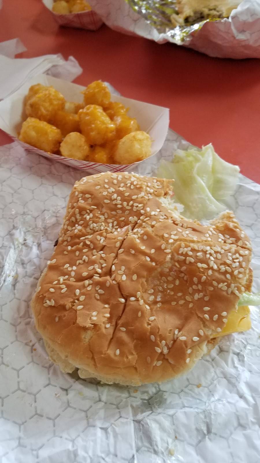 The Dip Dairy Freeze | restaurant | 610 Donelson Pkwy, Dover, TN 37058, USA | 9312325927 OR +1 931-232-5927