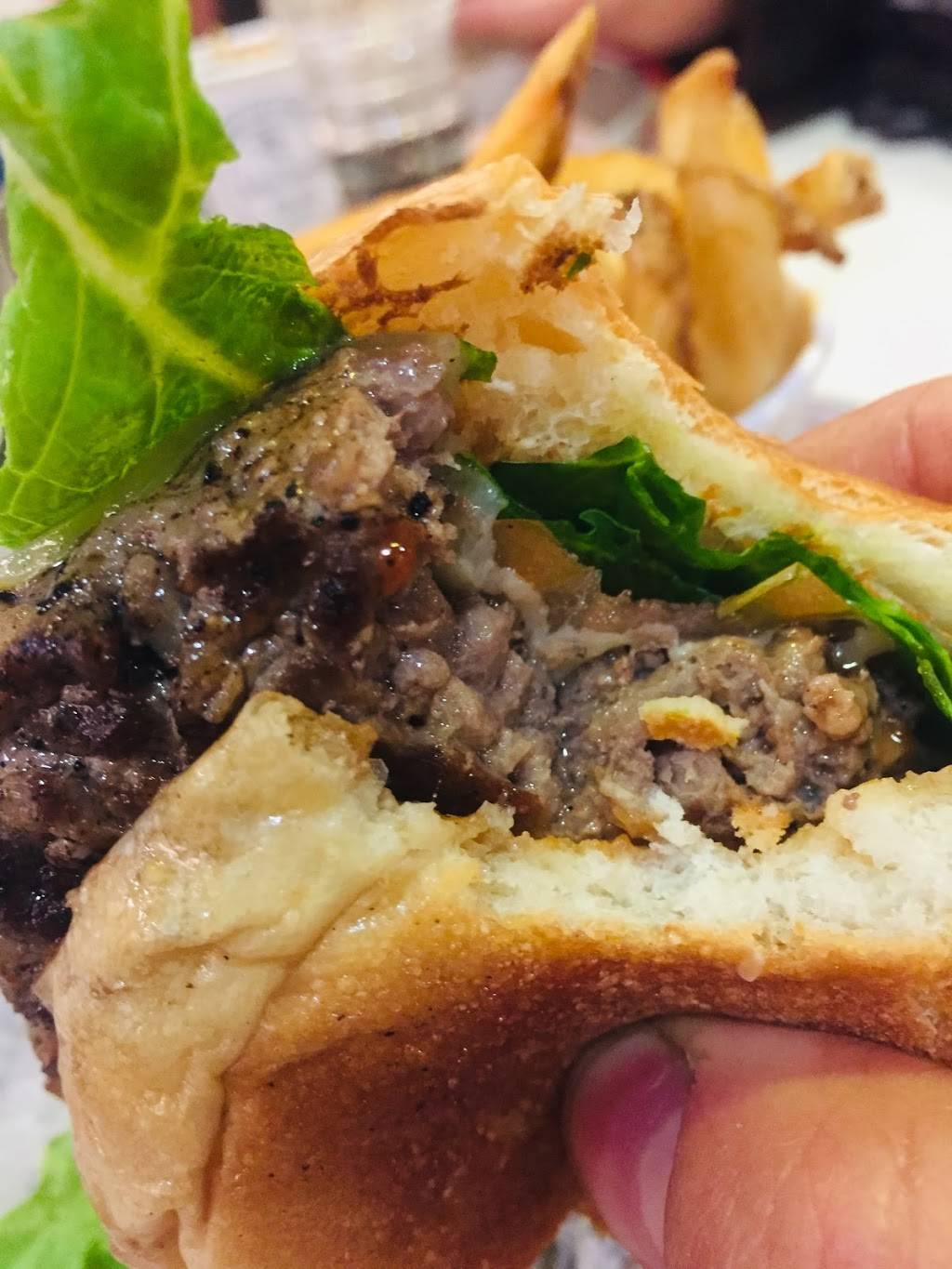 South St. Burger | restaurant | 3021 Argentia Rd, Mississauga, ON L5N 8P7, Canada | 9058244269 OR +1 905-824-4269