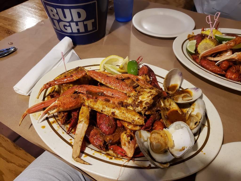 Red Crawfish Seafood & Wings | restaurant | 1820 N Brown Rd, Lawrenceville, GA 30043, USA | 6788470388 OR +1 678-847-0388