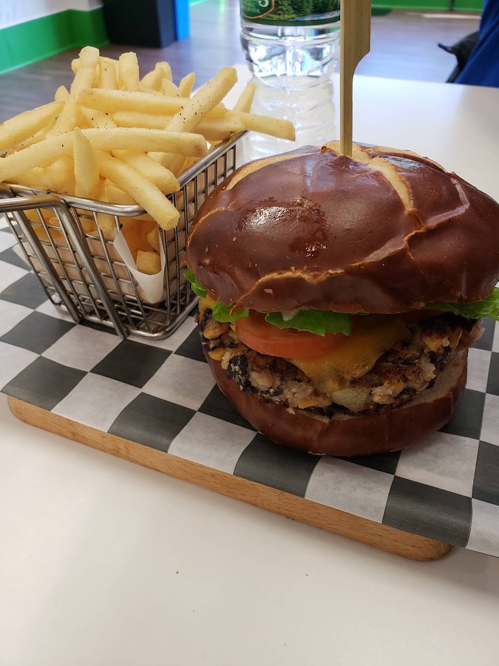 House of Flavor | restaurant | 911 Broadway, Bayonne, NJ 07002, USA | 2018584200 OR +1 201-858-4200