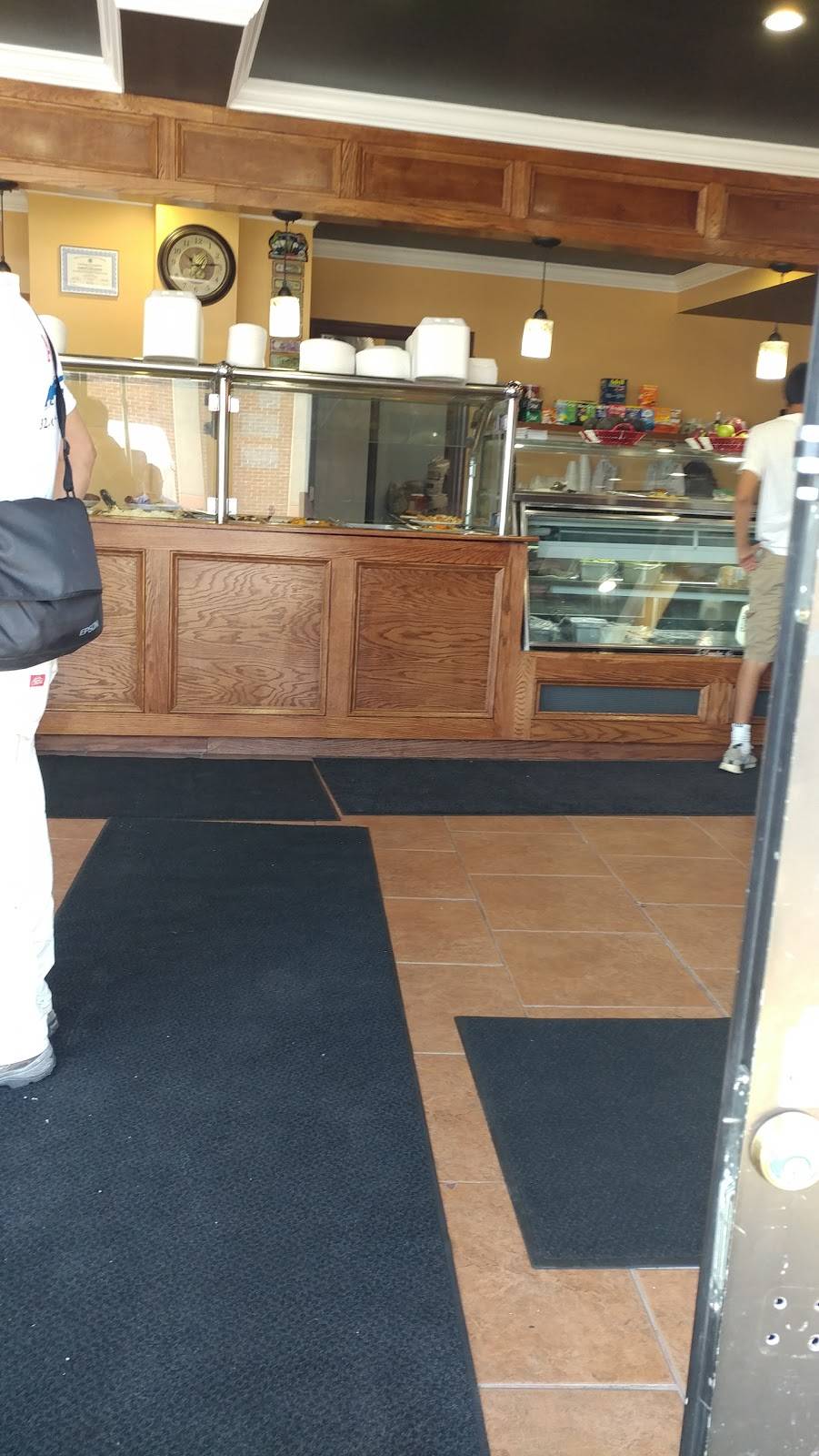 Armandos Deli y Pupusería | restaurant | 76 E Merrick Rd, Freeport, NY 11520, USA | 5166328989 OR +1 516-632-8989