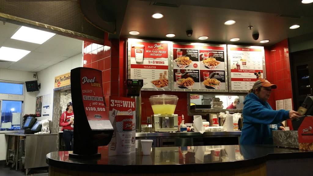 Raising Canes Chicken Fingers | meal takeaway | 21 Old Village Rd, Columbus, OH 43228, USA | 6144652310 OR +1 614-465-2310