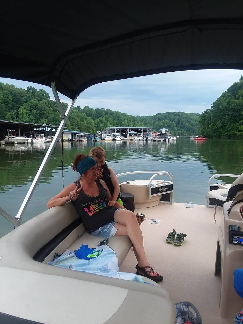 Holiday Landing Marina | restaurant | 912 Old Awalt Rd, Tullahoma, TN 37388, USA | 9314553151 OR +1 931-455-3151