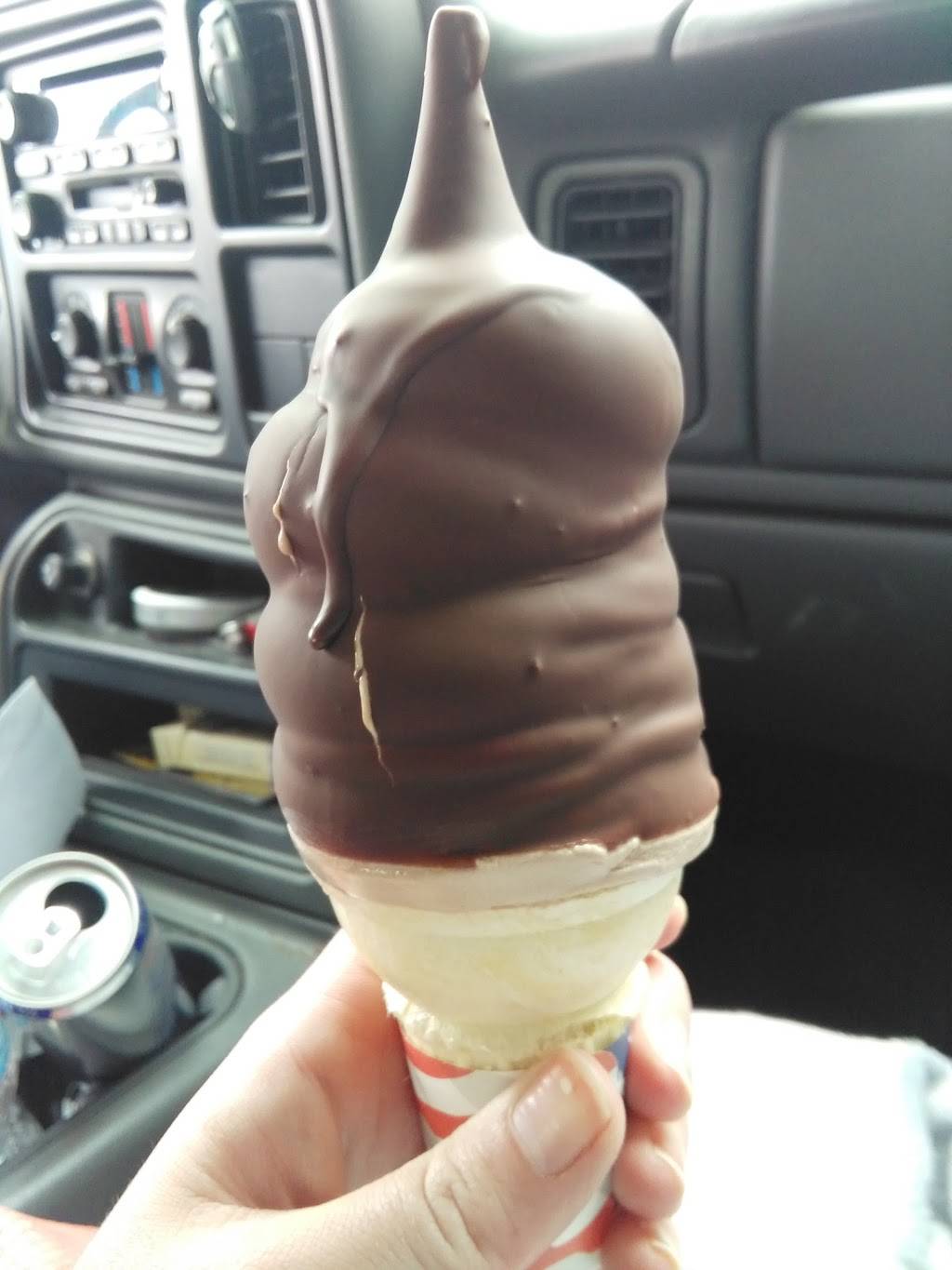 Dairy Queen Grill & Chill | restaurant | 900 W 8th St, East Liverpool, OH 43920, USA | 3303853636 OR +1 330-385-3636