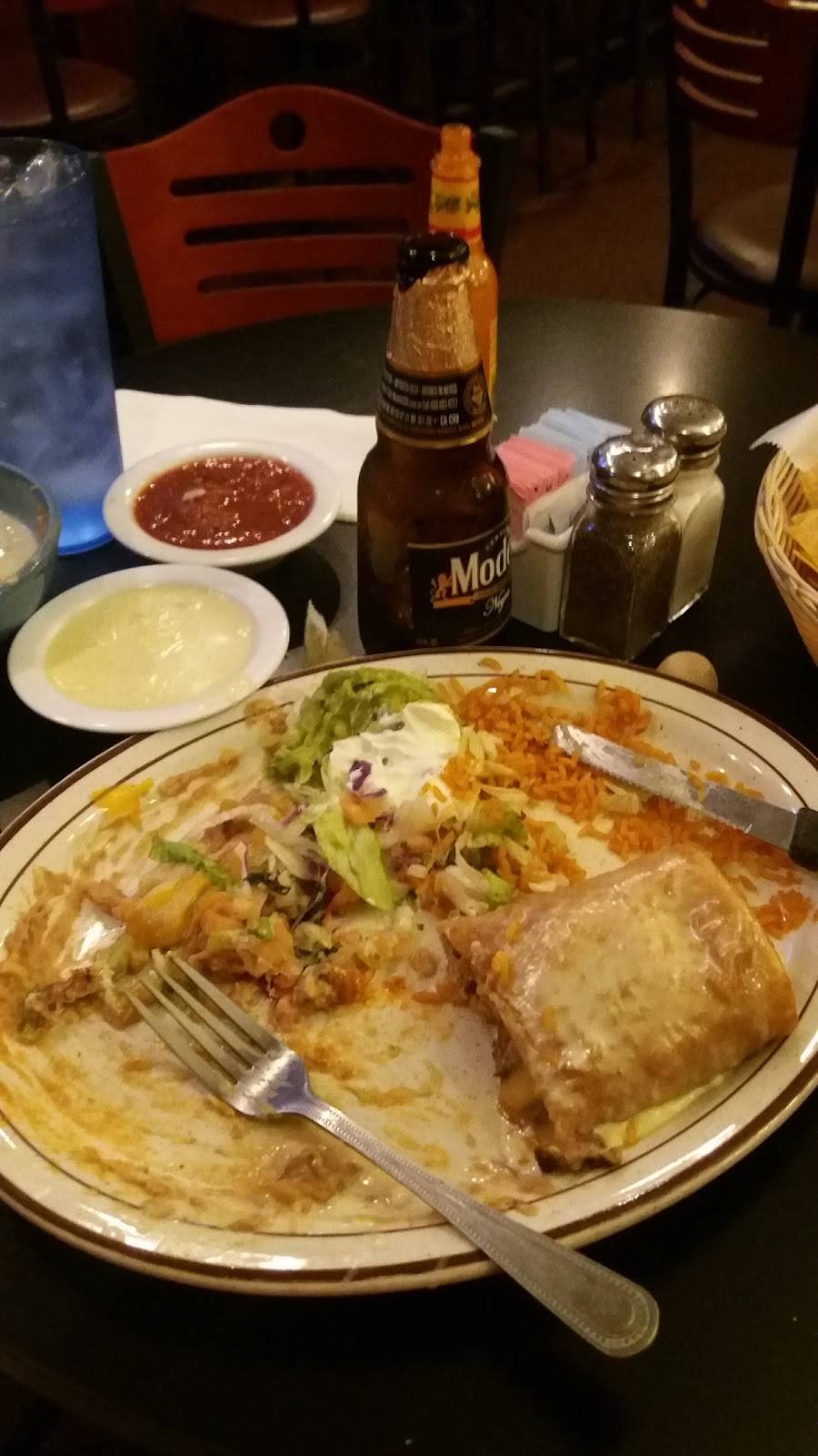 Mariachis | restaurant | 2922 N Center St, Maryville, IL 62062, USA | 6182886300 OR +1 618-288-6300