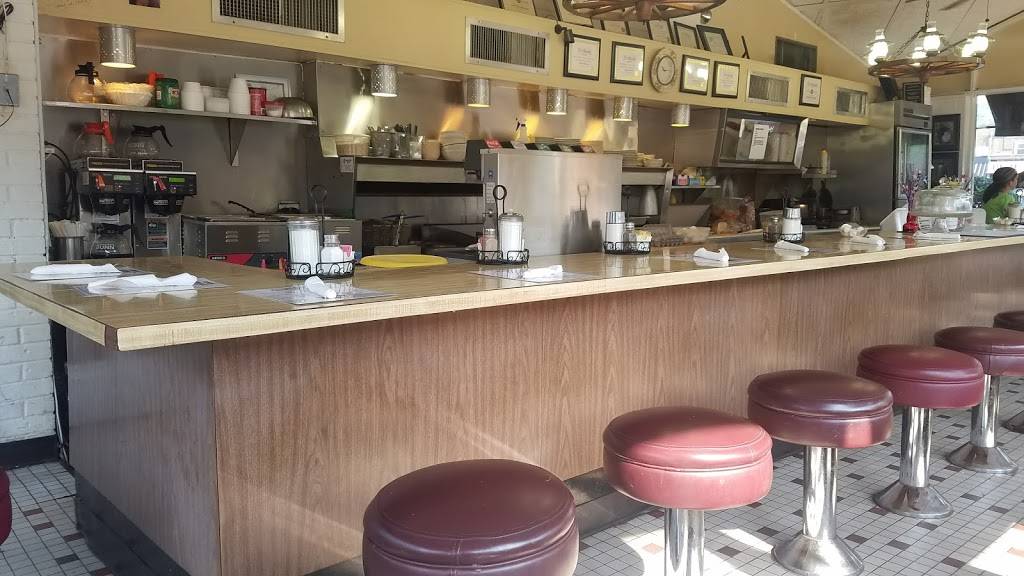 The Long Horn Restaurant | restaurant | 129 N Market St, Chattanooga, TN 37405, USA | 4232652354 OR +1 423-265-2354